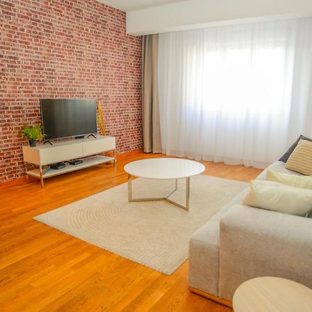 Lovely Apartment At City Quart ポドゴリツァ エクステリア 写真